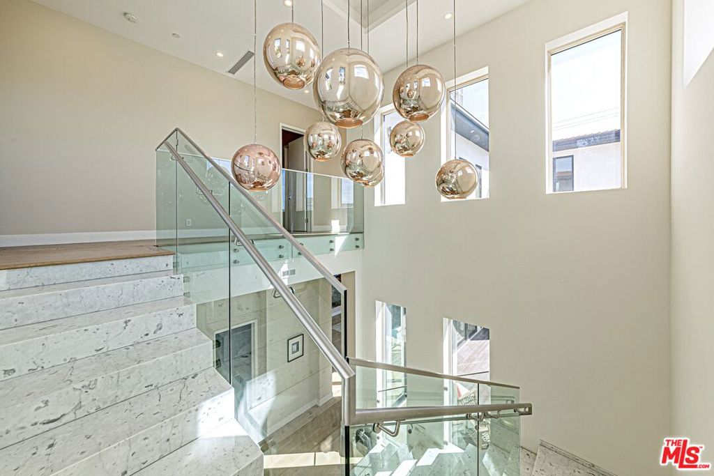 310 N Lucerne Boulevard