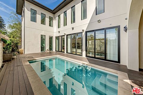 Photo of 310 N Lucerne Boulevard, Los Angeles, CA 90004 (MLS # 26661705)