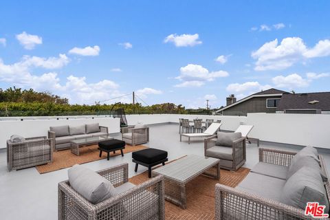 Tiny photo for 3207 Maplewood Avenue, Los Angeles, CA 90066 (MLS # 26830971)