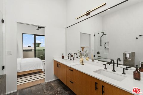 Tiny photo for 3207 Maplewood Avenue, Los Angeles, CA 90066 (MLS # 26830971)