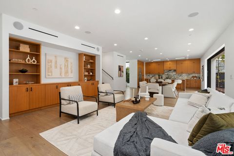 Tiny photo for 3207 Maplewood Avenue, Los Angeles, CA 90066 (MLS # 26830971)