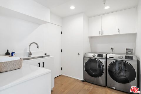 Tiny photo for 3207 Maplewood Avenue, Los Angeles, CA 90066 (MLS # 26830971)