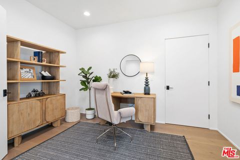 Tiny photo for 3207 Maplewood Avenue, Los Angeles, CA 90066 (MLS # 26830971)