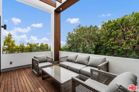 Tiny photo for 3207 Maplewood Avenue, Los Angeles, CA 90066 (MLS # 26830971)