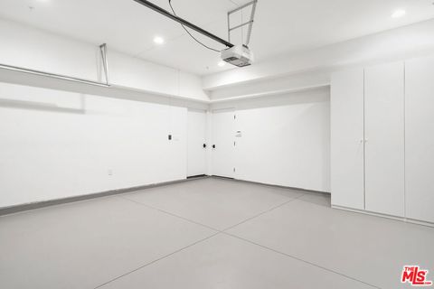 Tiny photo for 3207 Maplewood Avenue, Los Angeles, CA 90066 (MLS # 26830971)