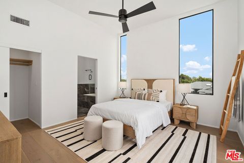 Tiny photo for 3207 Maplewood Avenue, Los Angeles, CA 90066 (MLS # 26830971)