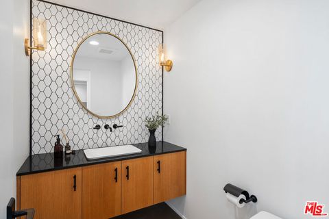Tiny photo for 3207 Maplewood Avenue, Los Angeles, CA 90066 (MLS # 26830971)