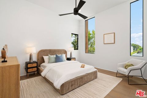 Tiny photo for 3207 Maplewood Avenue, Los Angeles, CA 90066 (MLS # 26830971)
