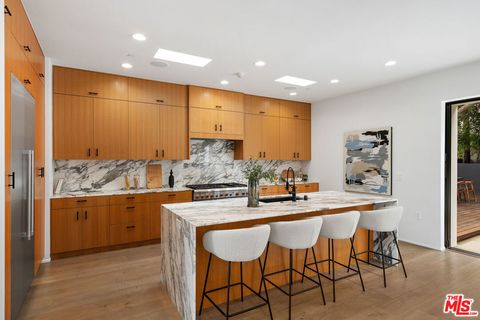 Tiny photo for 3207 Maplewood Avenue, Los Angeles, CA 90066 (MLS # 26830971)