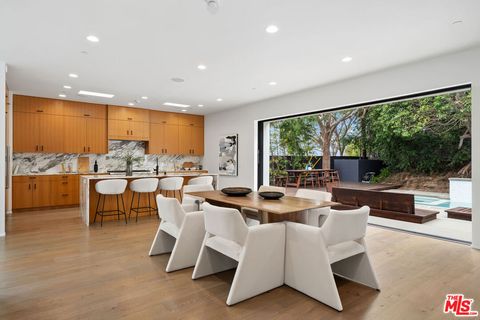 Tiny photo for 3207 Maplewood Avenue, Los Angeles, CA 90066 (MLS # 26830971)