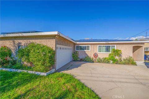 152 E Rosewood Rialto CA 92376