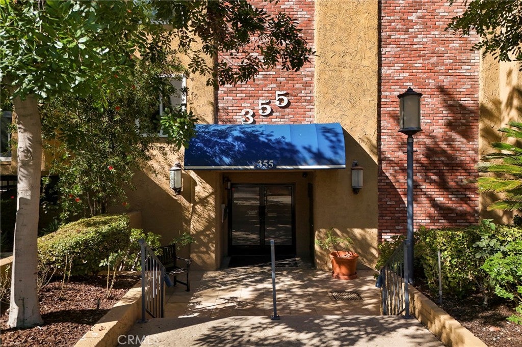 355 S Madison