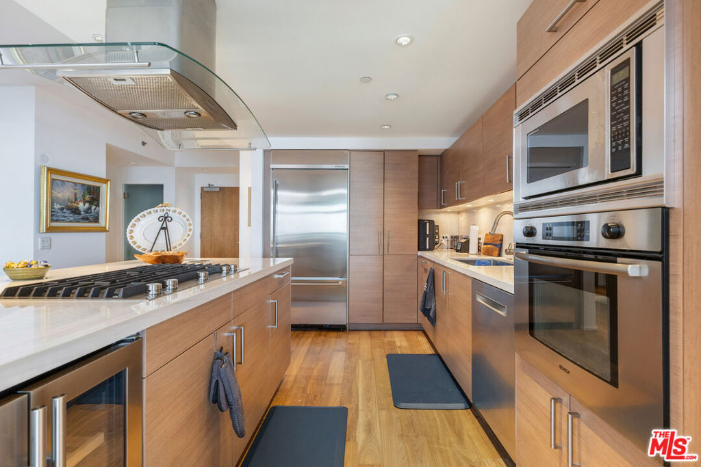 13650 Marina Pointe Drive 1203