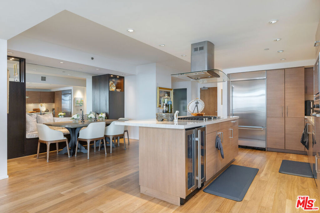 13650 Marina Pointe Drive 1203