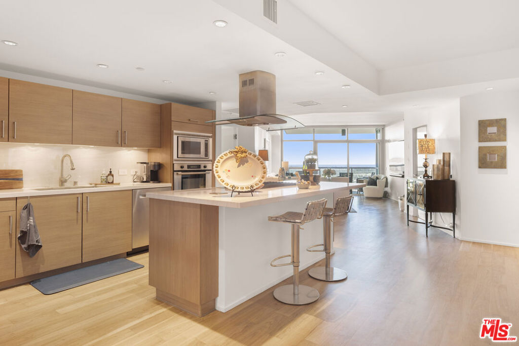 13650 Marina Pointe Drive 1203