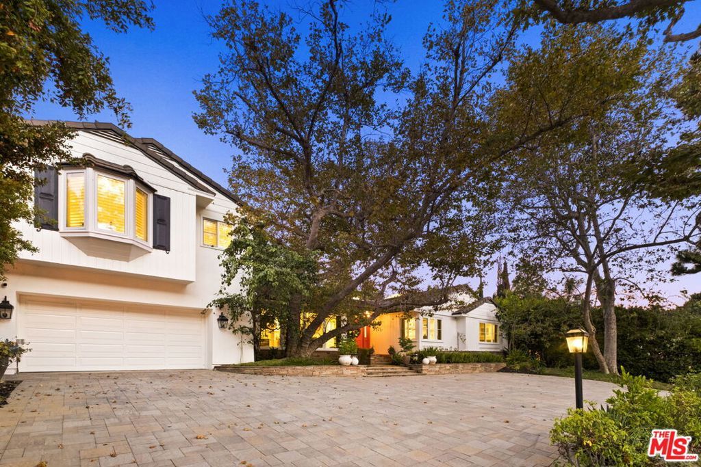 Photo of 2064 Coldwater Canyon Drive, Beverly Hills, CA 90210 (MLS # 25581037)