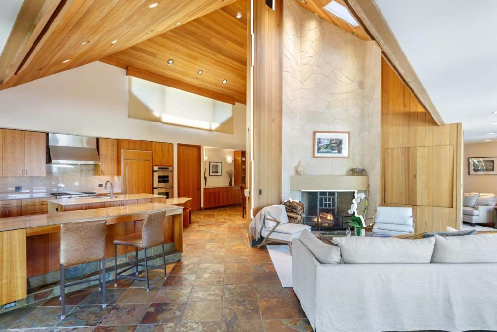 33732 E Carmel Valley Road