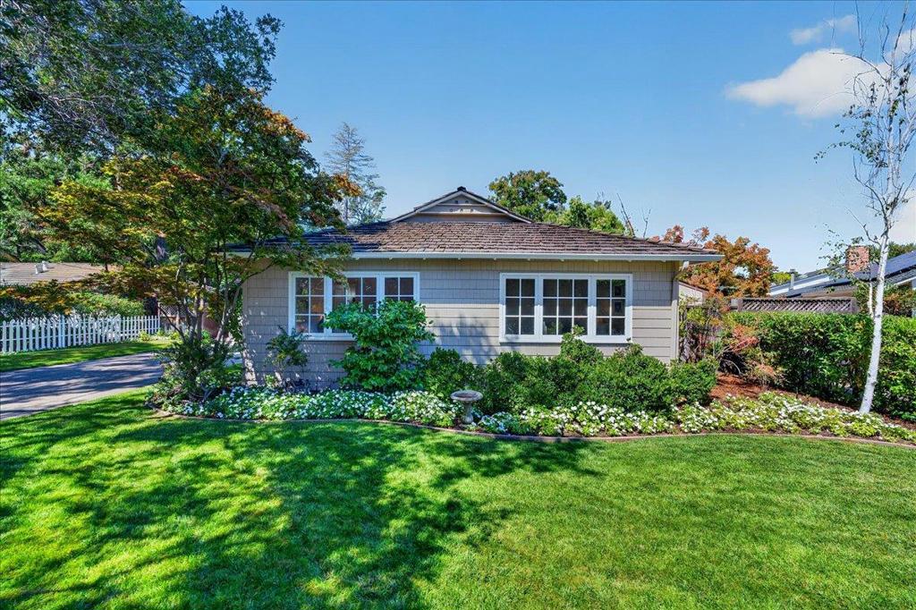1032 Riverside Drive
