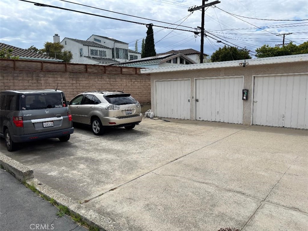 6338 W 79th