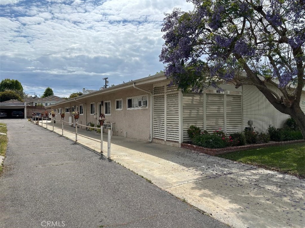 6338 W 79th