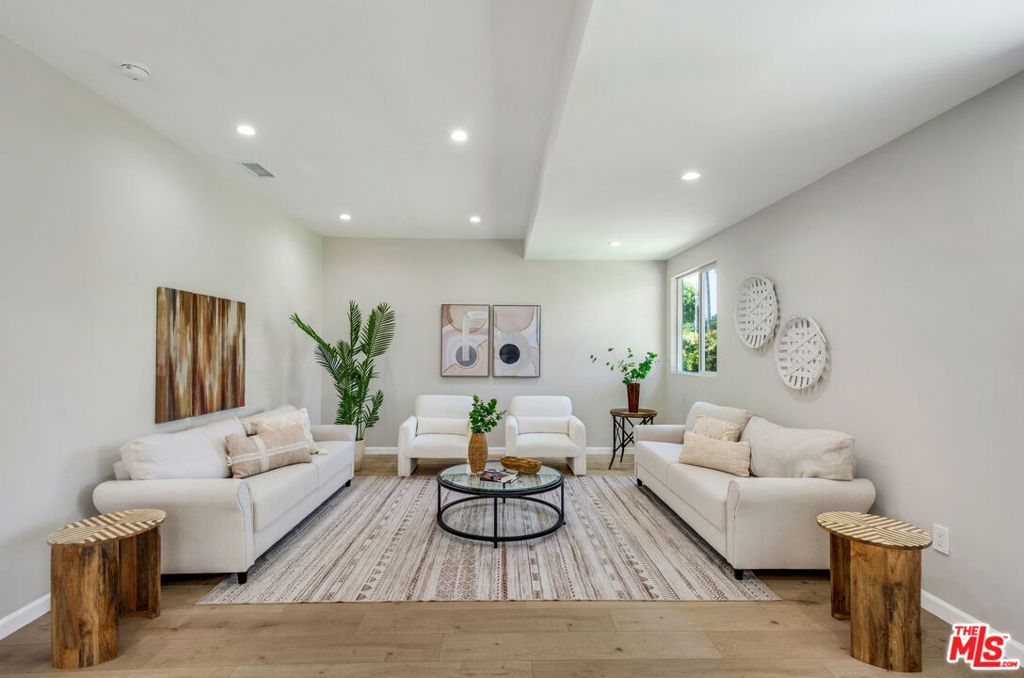 120 W Ellis Avenue