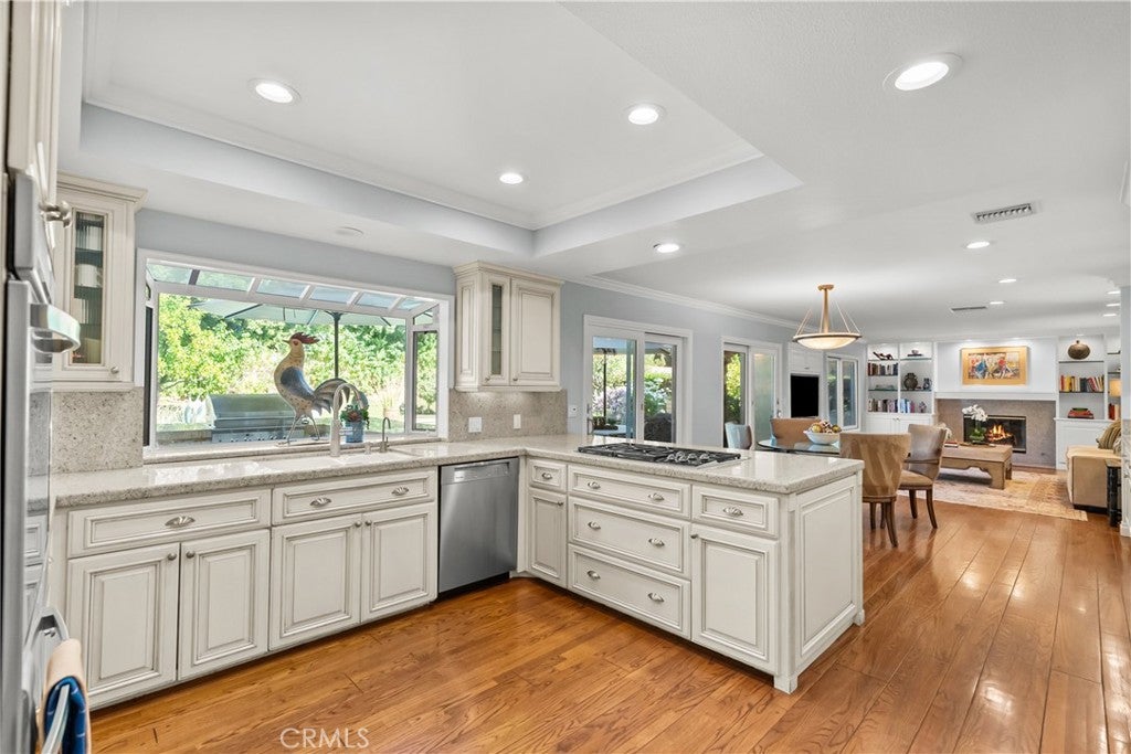 10216 Melvin Ave, Northridge, CA, 91324, USA, 4 Bedrooms Bedrooms, ,3 BathroomsBathrooms,Residential,Pending,10216 Melvin Ave,SR26141947