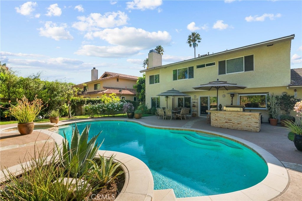 10216 Melvin Ave, Northridge, CA, 91324, USA, 4 Bedrooms Bedrooms, ,3 BathroomsBathrooms,Residential,Pending,10216 Melvin Ave,SR26141947