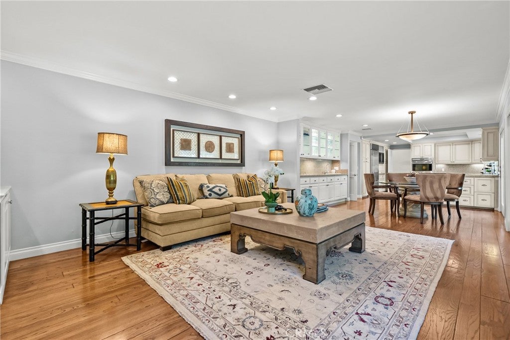 10216 Melvin Ave, Northridge, CA, 91324, USA, 4 Bedrooms Bedrooms, ,3 BathroomsBathrooms,Residential,Pending,10216 Melvin Ave,SR26141947