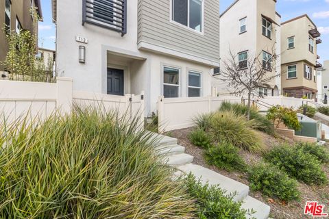 Photo of 713 Daniel Freeman Circle, Inglewood, CA 90301 (MLS # 26750279)