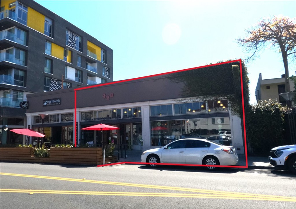 Located on the vibrant and historic 4th Street in Downtown Long Beach, 420 E 4th Street offers an exceptional opportunity for businesses seeking a prime location. Previously operating as a record store, this space boasts a distinctive open truss beam ceiling that adds to its character and charm. The building is flooded with natural light thanks to multiple skylights, creating a bright and inviting atmosphere. With its high ceilings, unique architectural features, and unbeatable location, this property is ideal for a variety of business ventures.