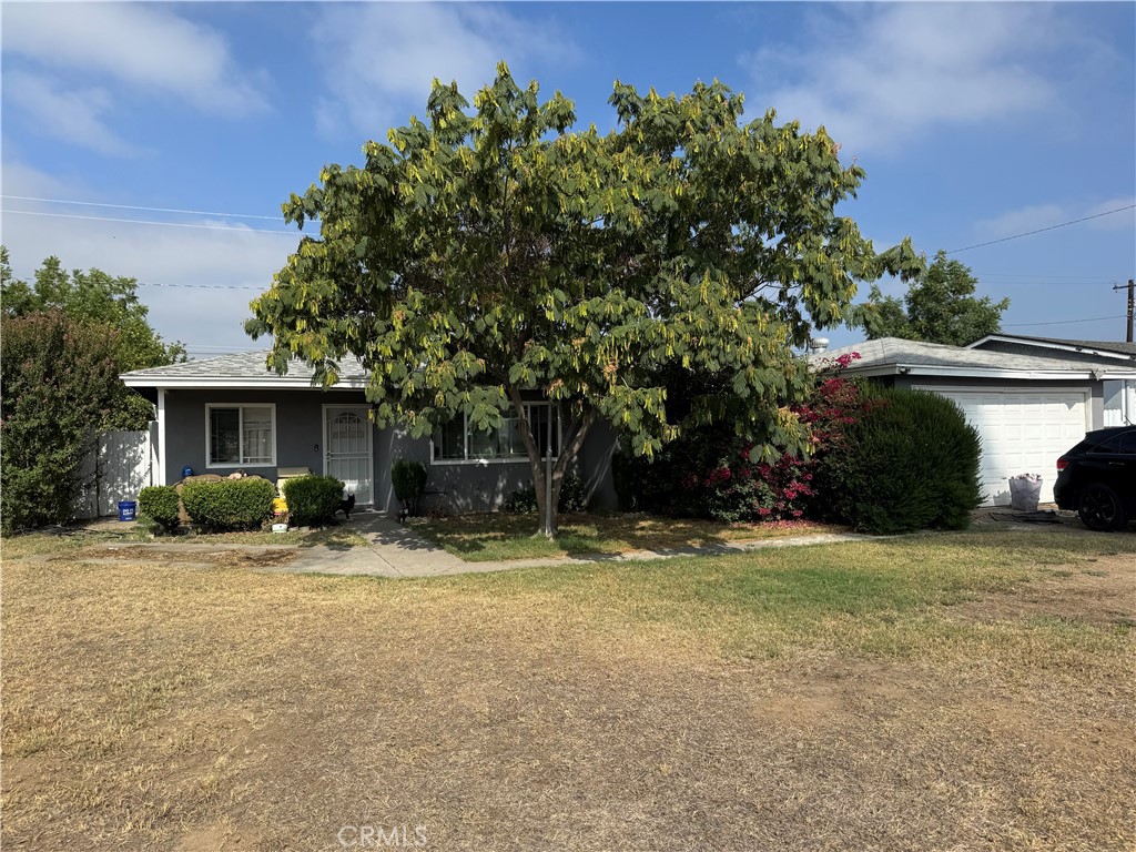 This charming single-story home in N. Highland is a must-see! Featuring an open floor plan, spacious kitchen and dining area perfect for entertaining, and a huge backyard for family fun. The two-car garage adds convenience, and the excellent neighborhood is just minutes from freeways and shopping. Don't miss your chance—come by and fall in love with this beautiful property before it's gone!