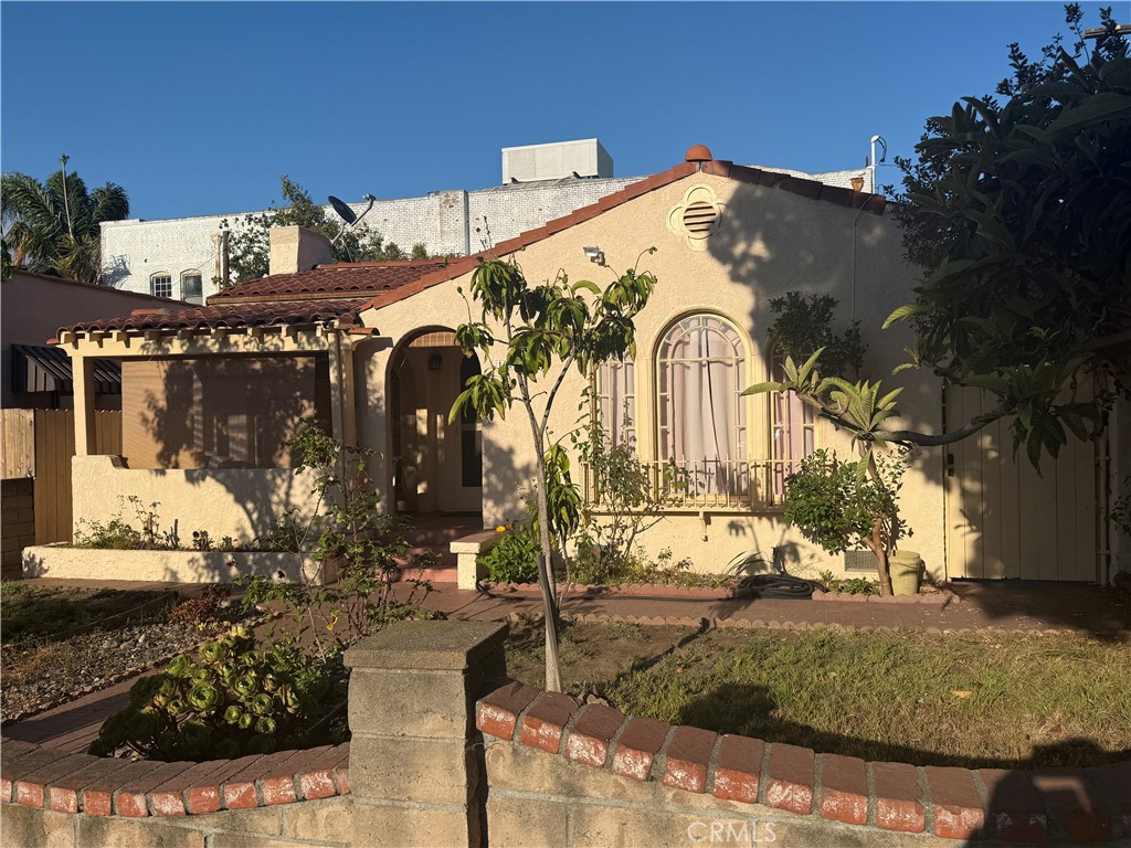 Charming, Spanish Style home with a large living room and dining room as you enter the home. Perfect home for a first time Buyer who doesn't want the burden of belonging to a Condominum Association and enjoys a small yard to entertain. This home has the classic front facing Spanish Style Bay Window with lots of natural light. Great Neighborhood near Mary Star of the Sea Church, Vons Supermarket and Gaffey Street Bus Lines. A short walk to the Rapidly Developing Downtown San Pedro Redevelopment and West Waterfront Development, Promenade and Coming Music Amphitheatre. Hurry, at this price, this one won't last!