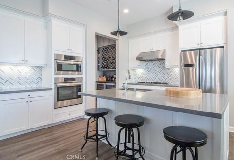 157 Follyhatch Irvine CA 92618