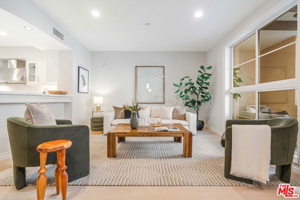 Photo of 13031 Villosa Place #102, Playa Vista, CA 90094 (MLS # 25610075)