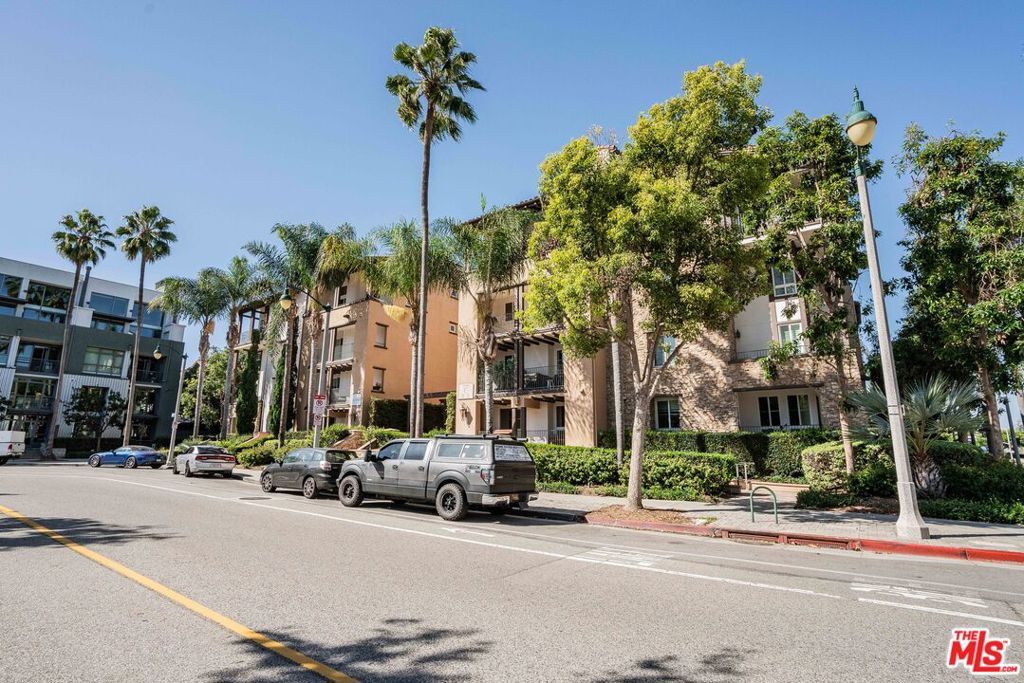 Photo of 13031 Villosa Place #102, Playa Vista, CA 90094 (MLS # 25610075)