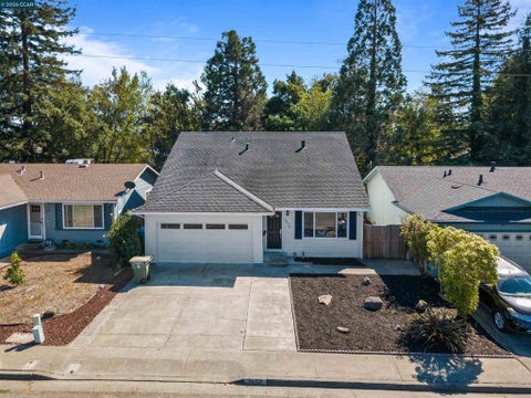 Photo of 1898 Greeneich Ave AVE, Santa Rosa, CA 95401 (MLS # 41149303)