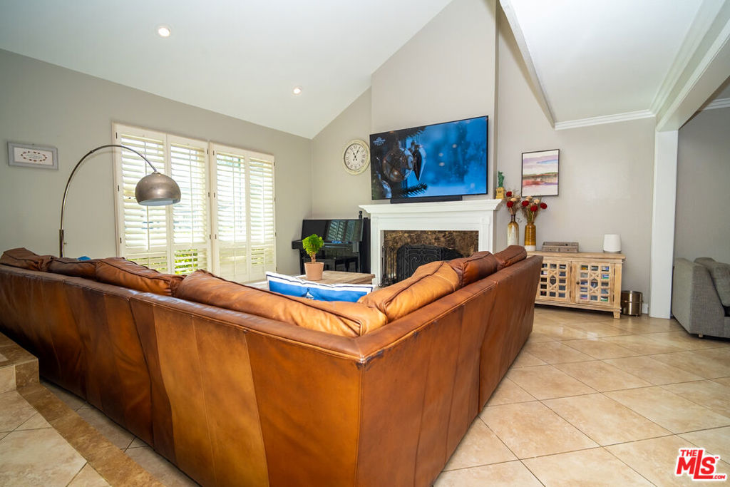 879 Shadowgrove Street