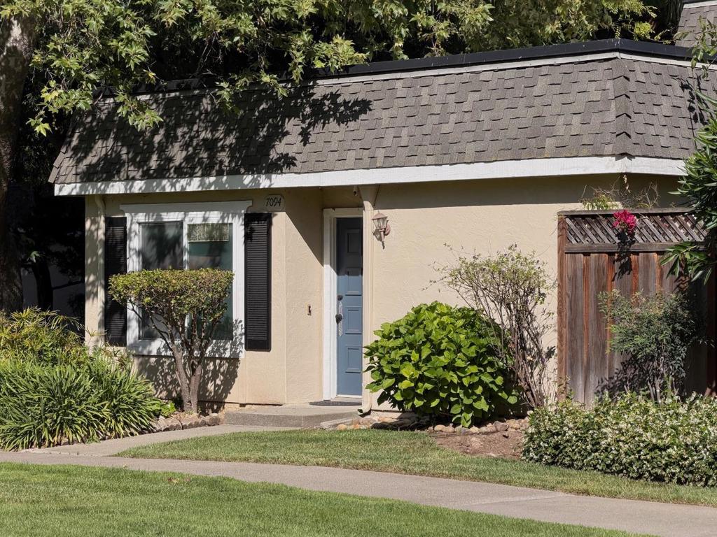 7094 Indian Wells Court
