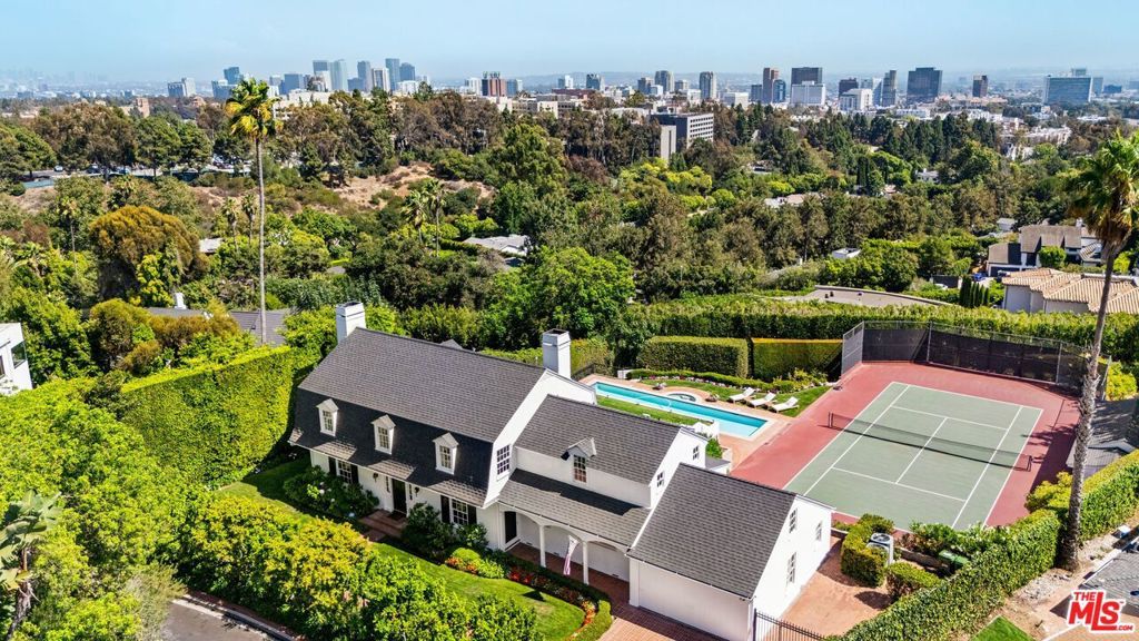 Photo of 220 Bentley Circle, Los Angeles, CA 90049 (MLS # 25594581)