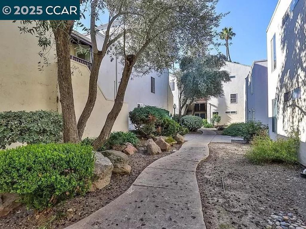 listing image 130729995173805412455