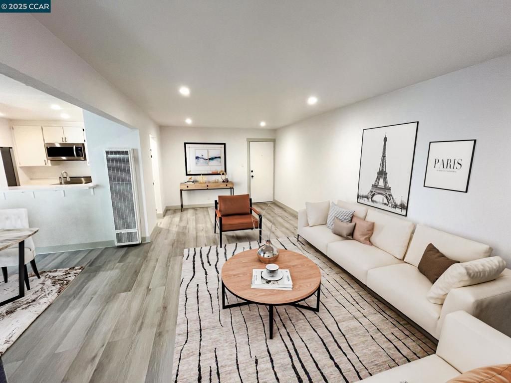 listing image 130724123771501339112