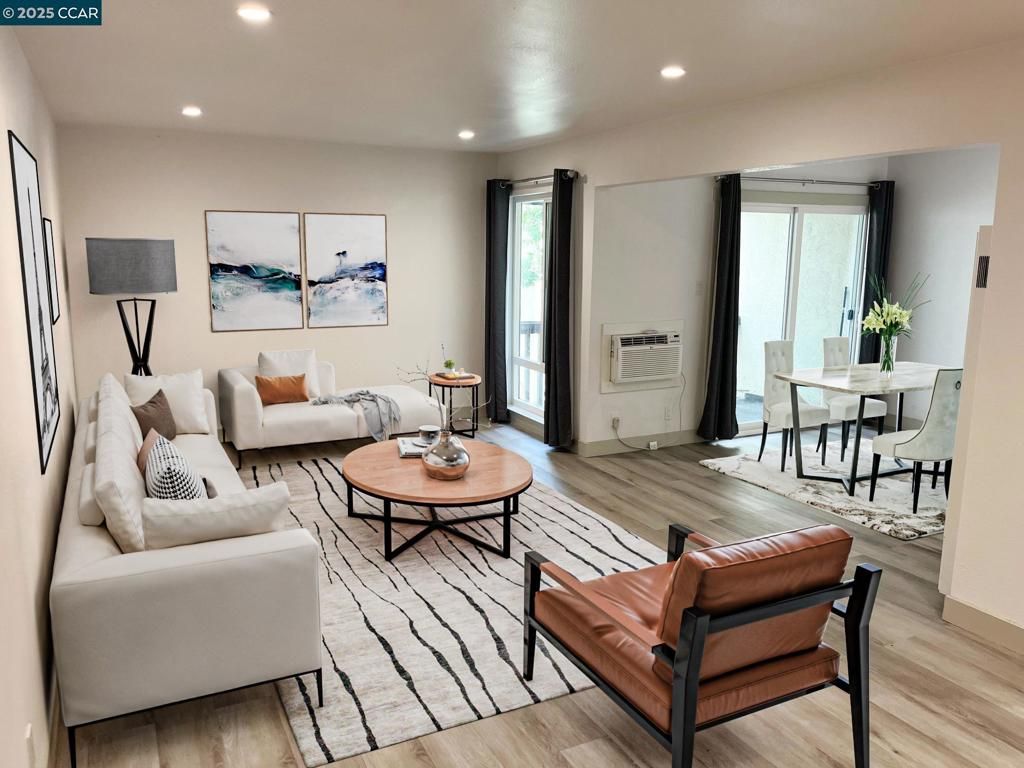 listing image 130726319124431738225