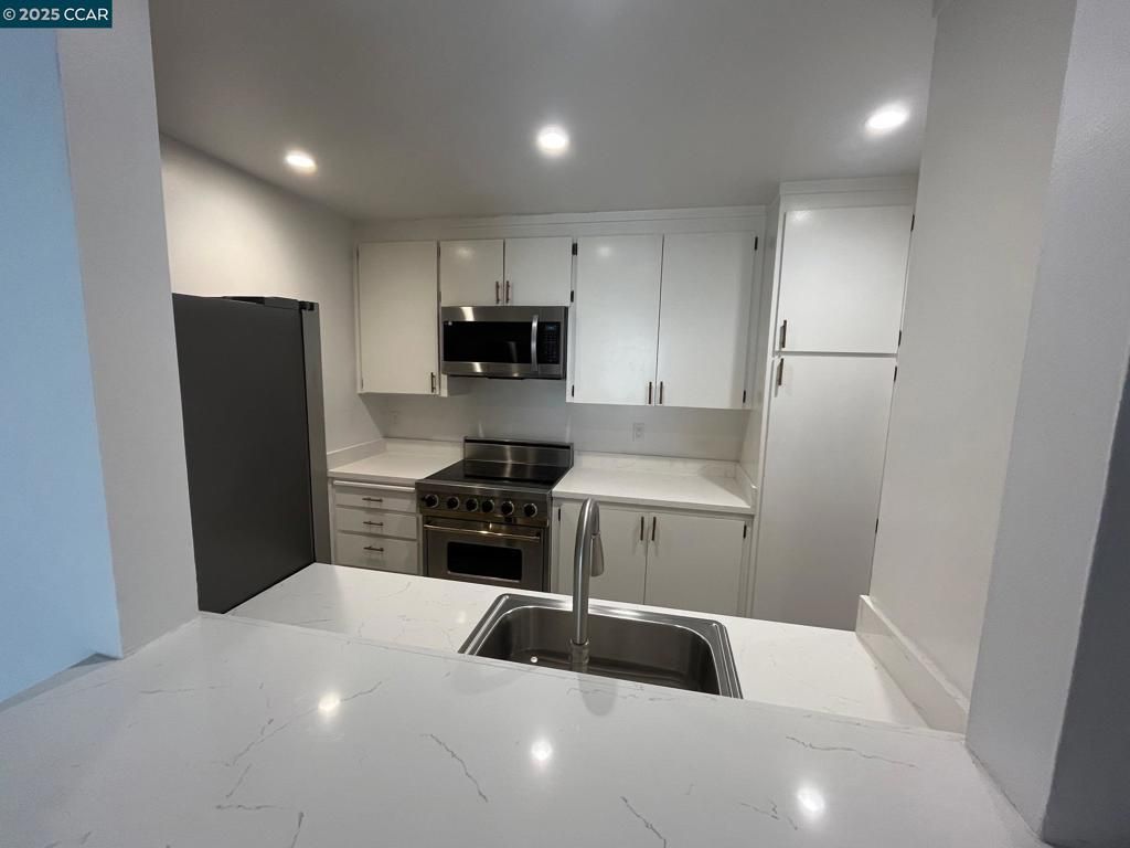 listing image 130727337828881802011