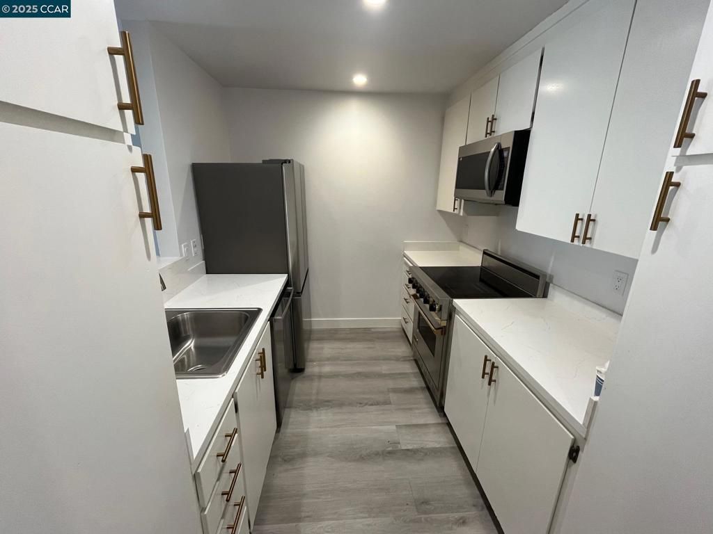 listing image 130728271436507407004