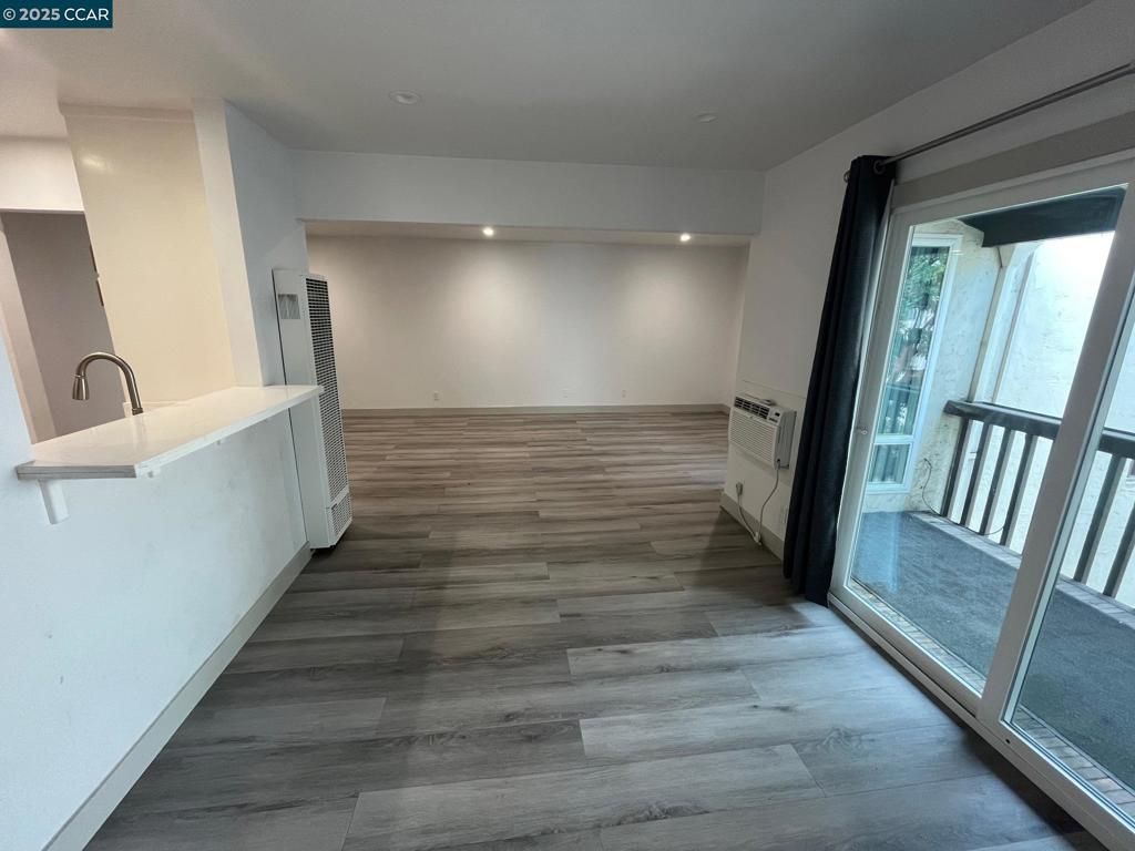 listing image 130729046029735693357