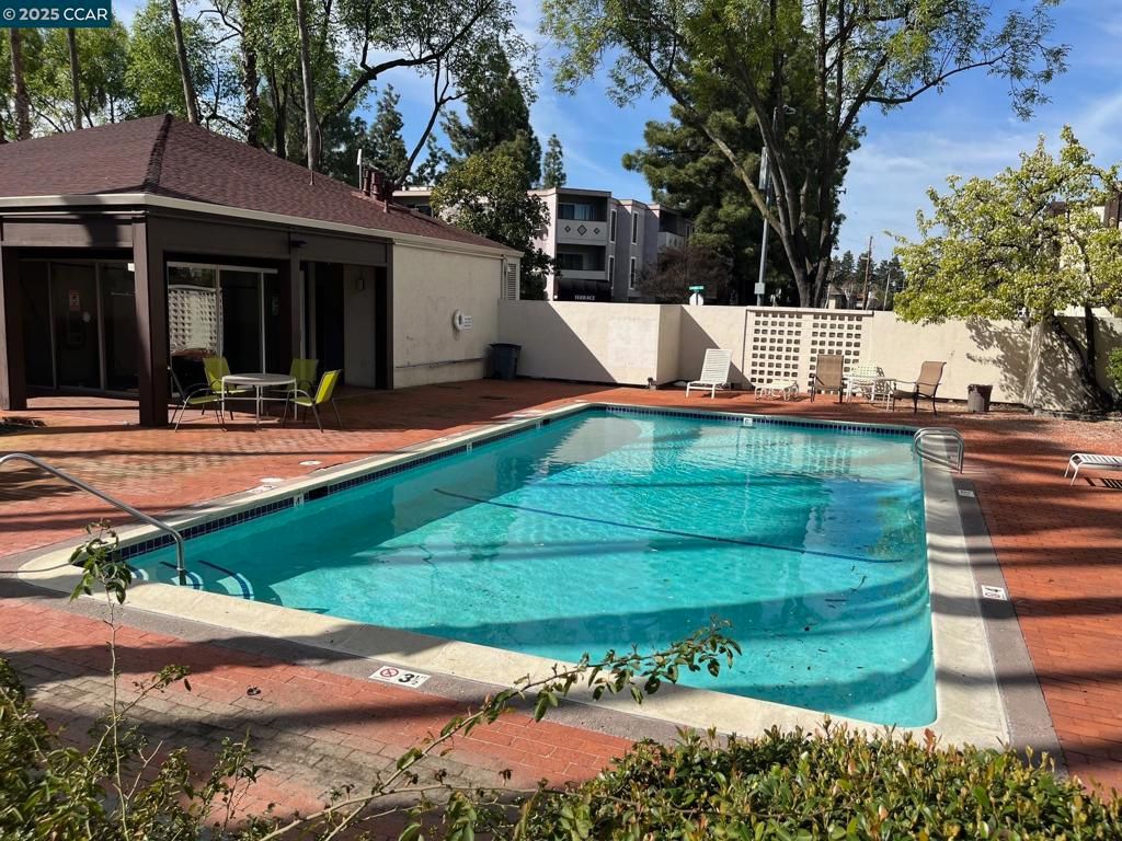 listing image 130727355352245942218