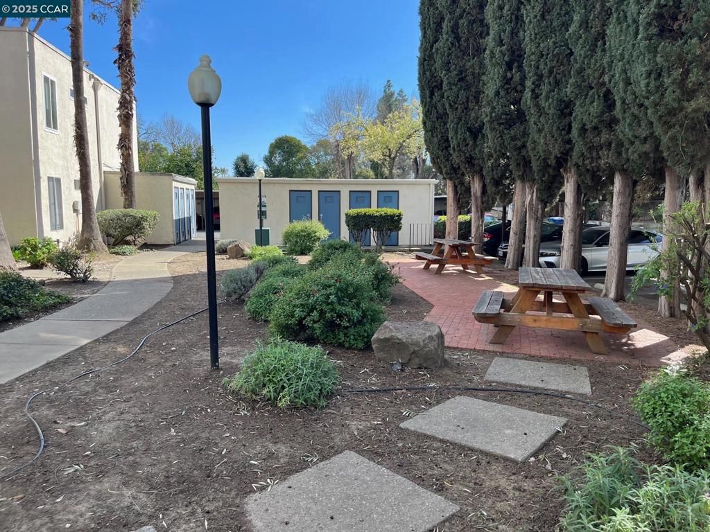 listing image 130722547614874745633