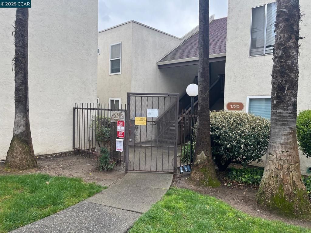 listing image 130725702899094318290