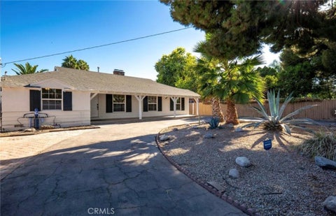 Photo of 18942 Arminta Street, Reseda, CA 91335 (MLS # SR26194557)
