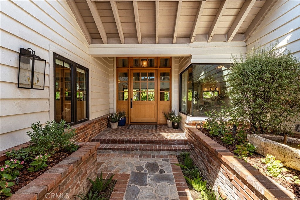 5959 Woodland View Drive
